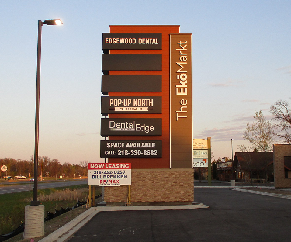 EkoMarkt Baxter MN Main ID sign with tenant panels Modern Pylon Sign